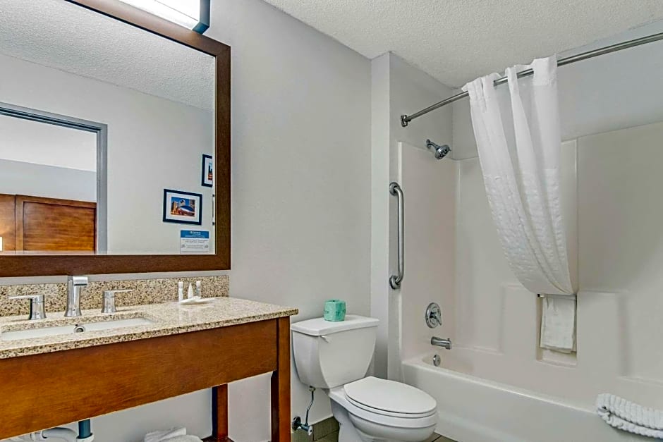 Comfort Suites Lansing