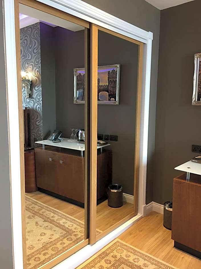 Photo 1 of 5 of Superior 1 King Bed