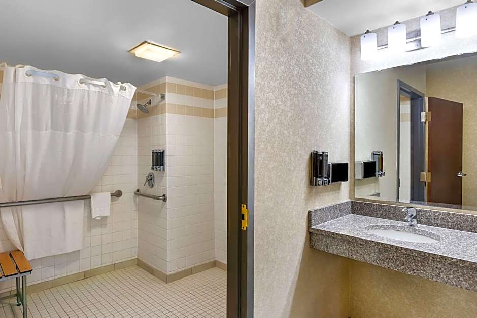 Sonesta Essential Houston Hobby Airport