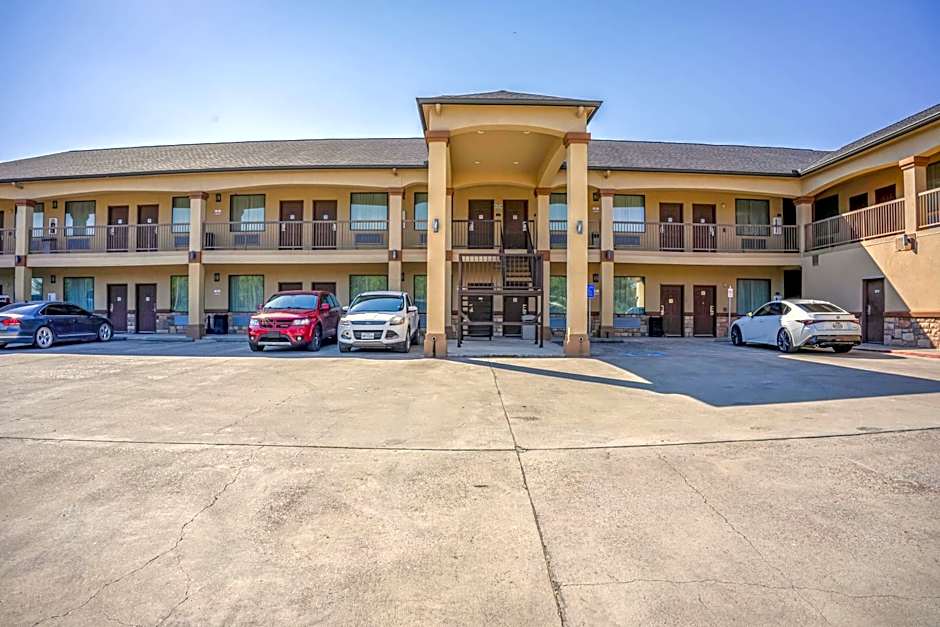 Moulton Inn & Suites By OYO