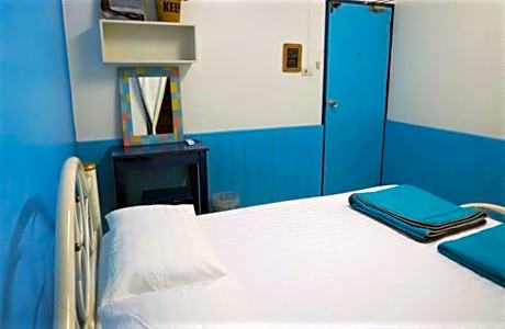 Double or Twin room with shared bathroom (Air conditioning)