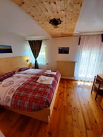 Triple Room with Mountain View