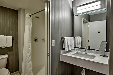 Room, 2 Queen Beds (Mobility Accessible, Tub)
