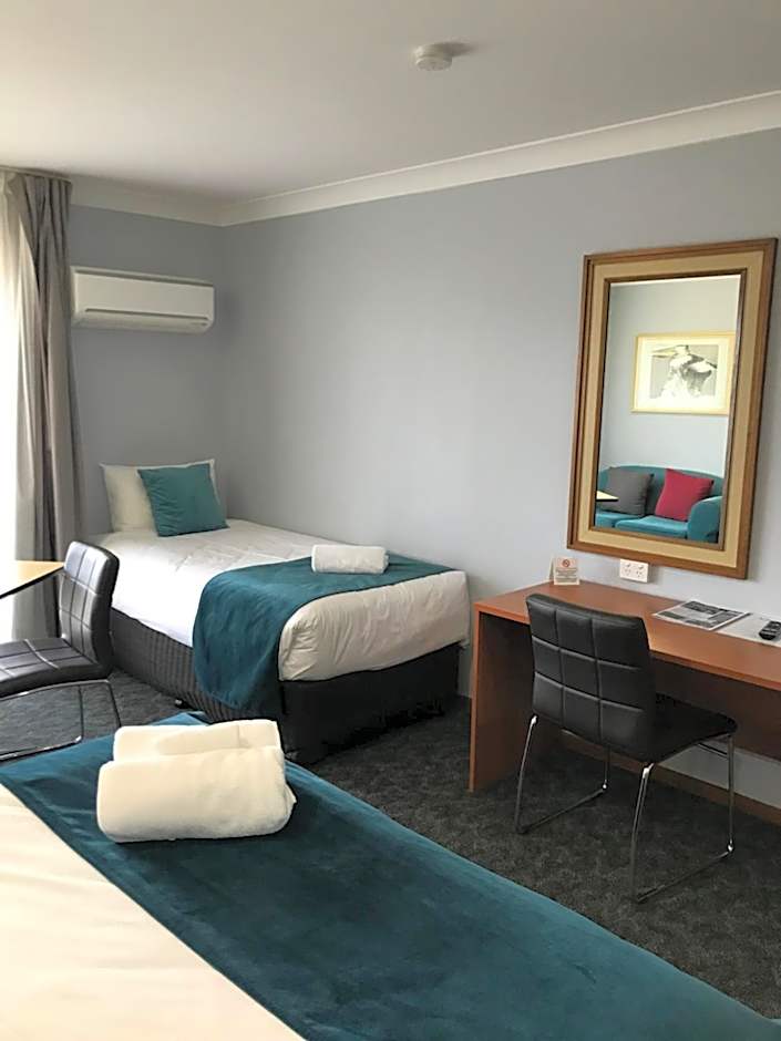 Town & Country Motor Inn