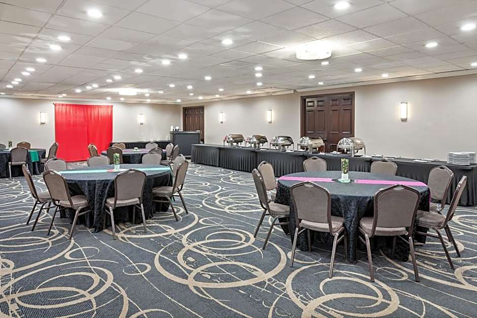 Holiday Inn Chicago/Oak Brook By IHG