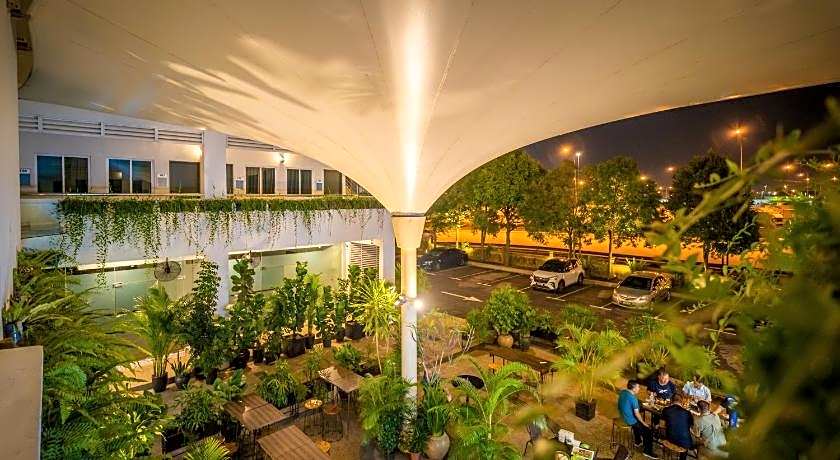 Tune Hotel KLIA Aeropolis (Airport Hotel)