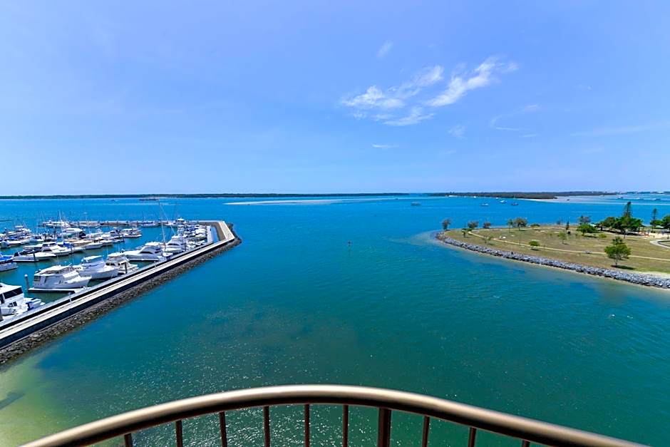Broadwater Shores Waterfront Apartments