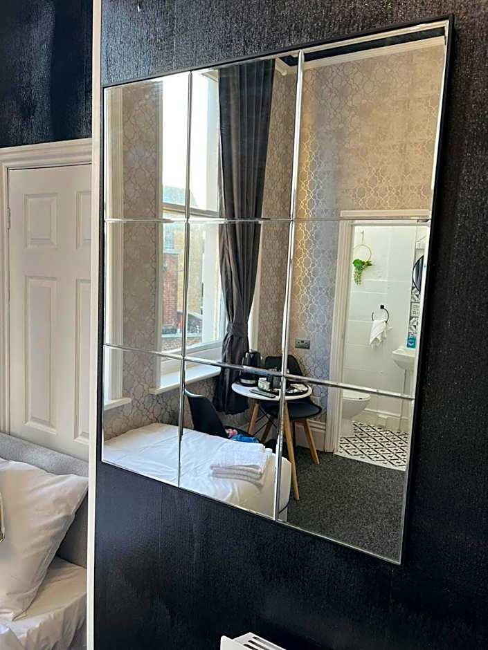 OYO Marine Parade Hotel, Eastbourne Pier