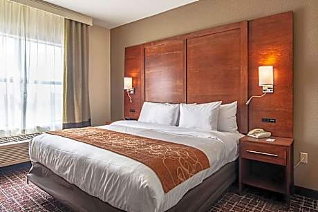 King Suite - Disability Access/Non-Smoking
