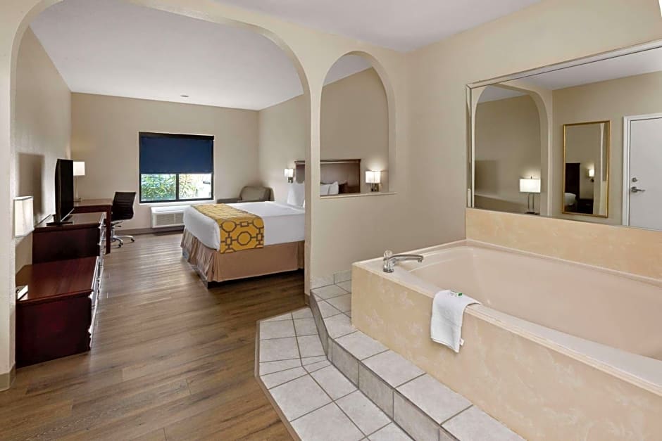 Baymont by Wyndham Houston TX