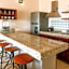 Hotel & Suites El Moro