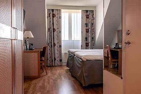 Economy Twin Room - Non-Smoking