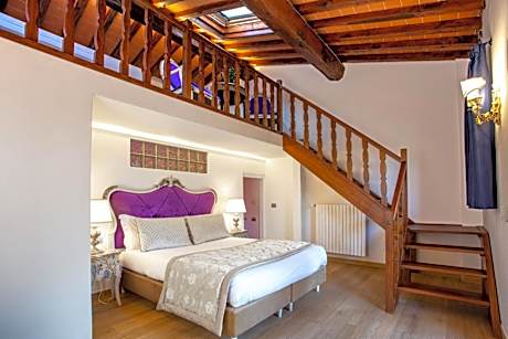 Queen Suite with Spa Bath