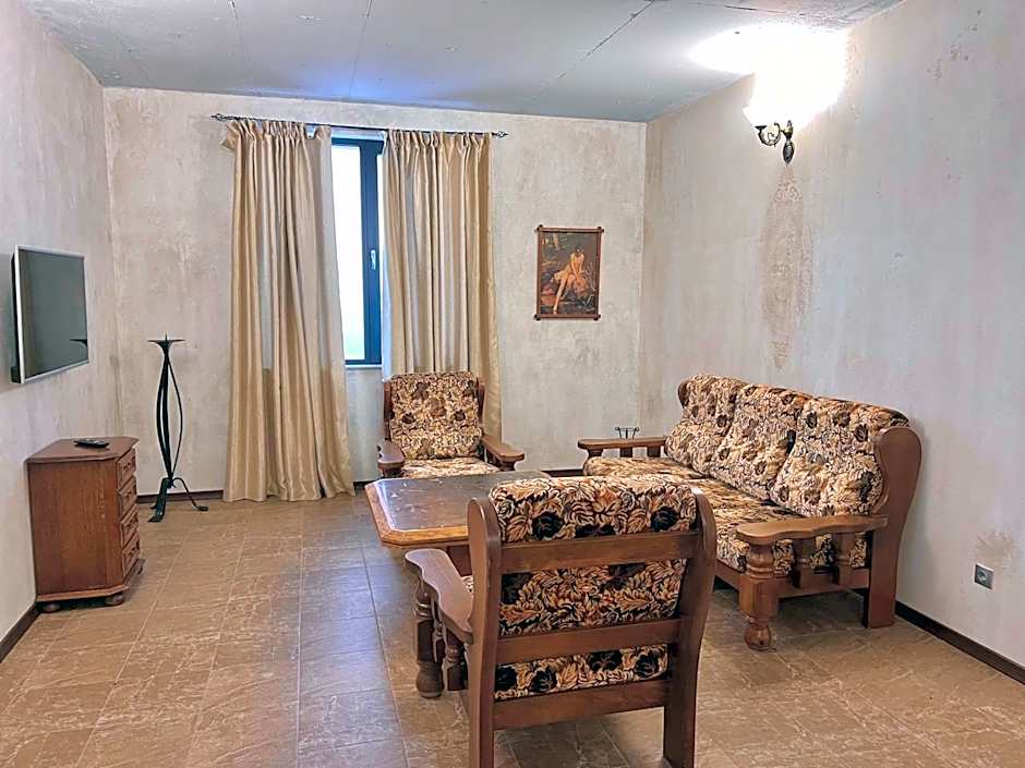 Хотел Антик