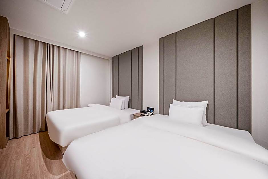 Gyeongju Poverta Hotel