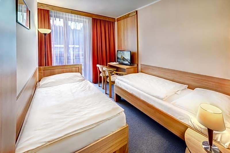 Hotel FIS