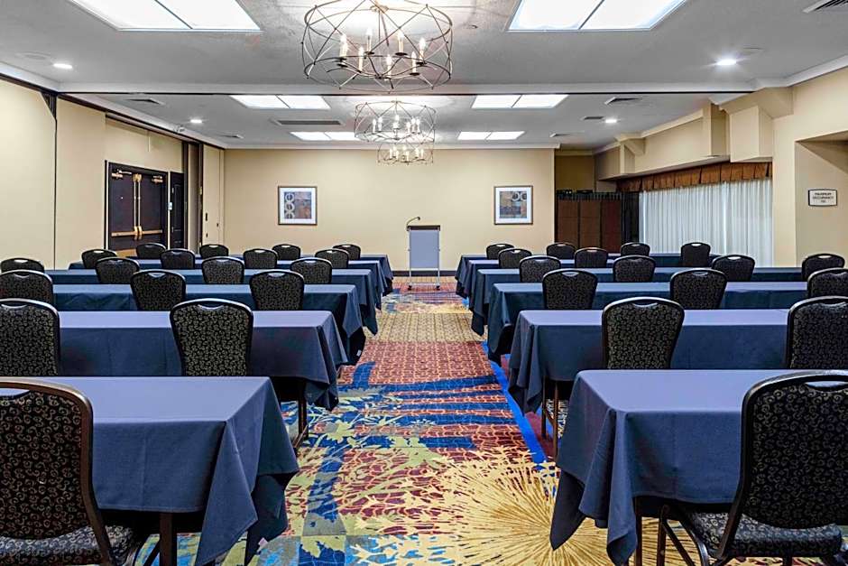 Embassy Suites by Hilton Kansas City Plaza