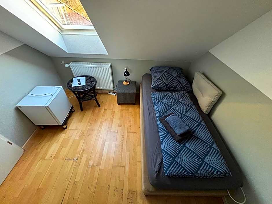 Zimmer-Bad-TV-Kühlschrank-14