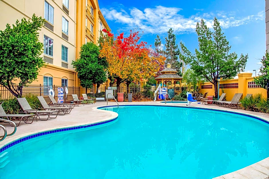 La Quinta Inn & Suites by Wyndham Fremont / Silicon Valley