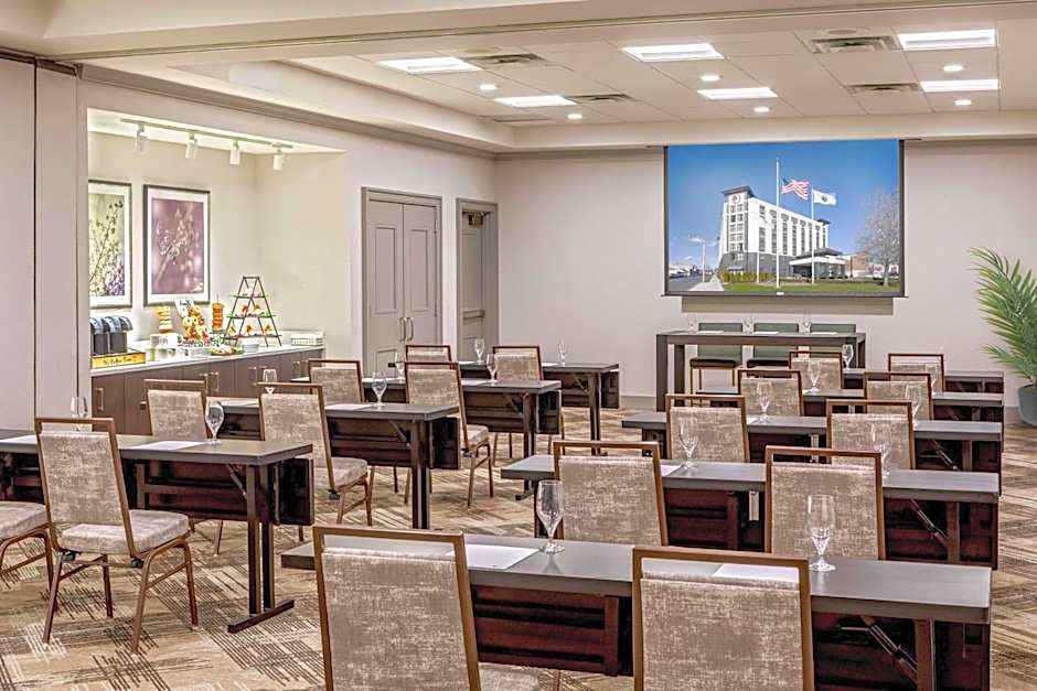 DoubleTree by Hilton Boston Logan Airport Chelsea