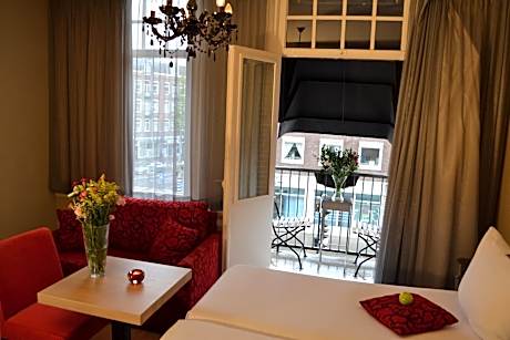 Twin Room with Spa Bath and Balcony