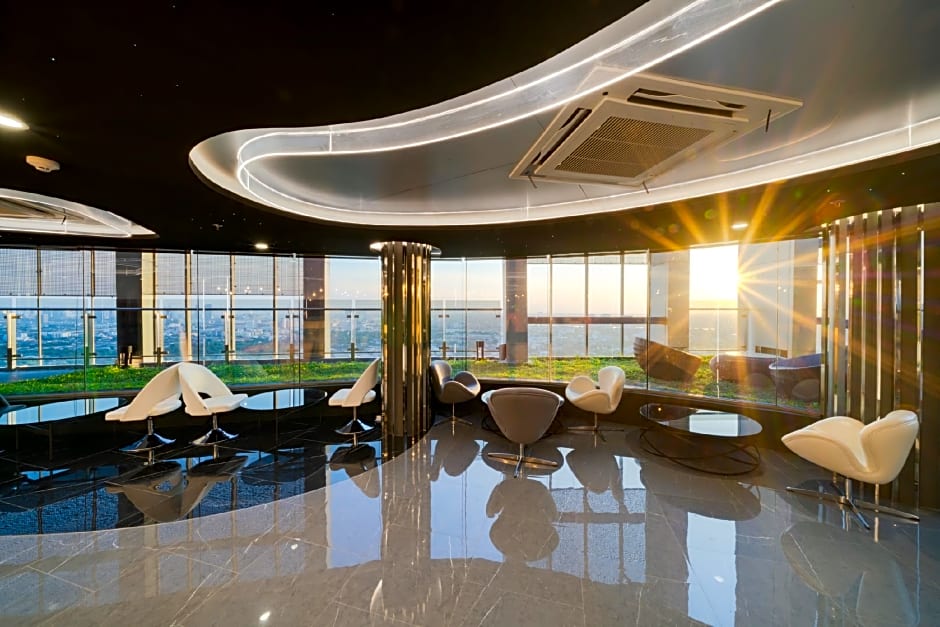 Oakwood Suites Tiwanon Bangkok