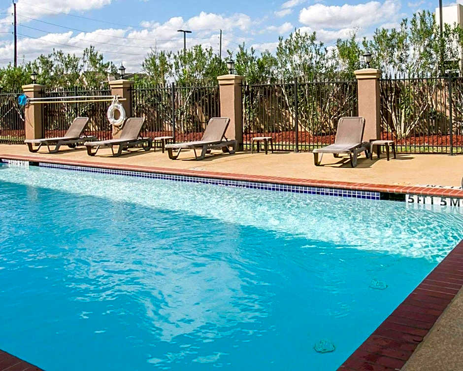 Restwell Inn & Suites I-45 North