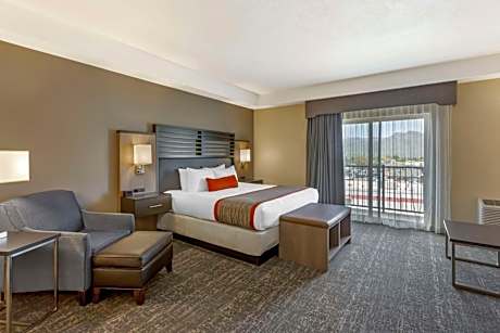 King Suite with Sofa Bed and Balcony - Kitchenette/Non-Smoking