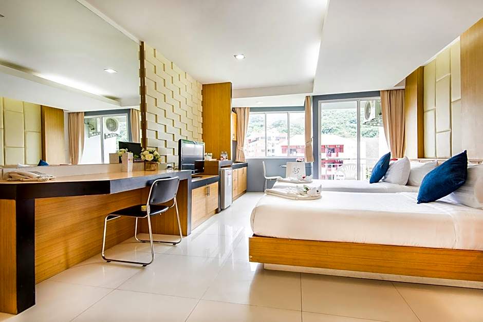 Hallo Patong Hotel - Rooftop Pool - Stunning Mountain Views & OTOP Market