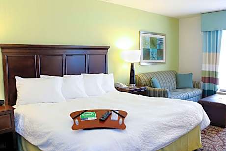 1 King Bed With Whirlpool Nonsmoking