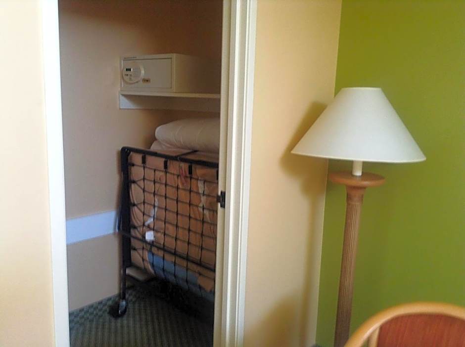 Howard Johnson by Wyndham Anaheim Hotel & Water Playground