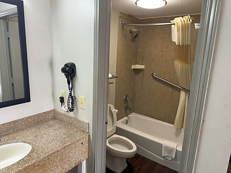 Days Inn & Suites by Wyndham Tuscaloosa - Univ. of Alabama