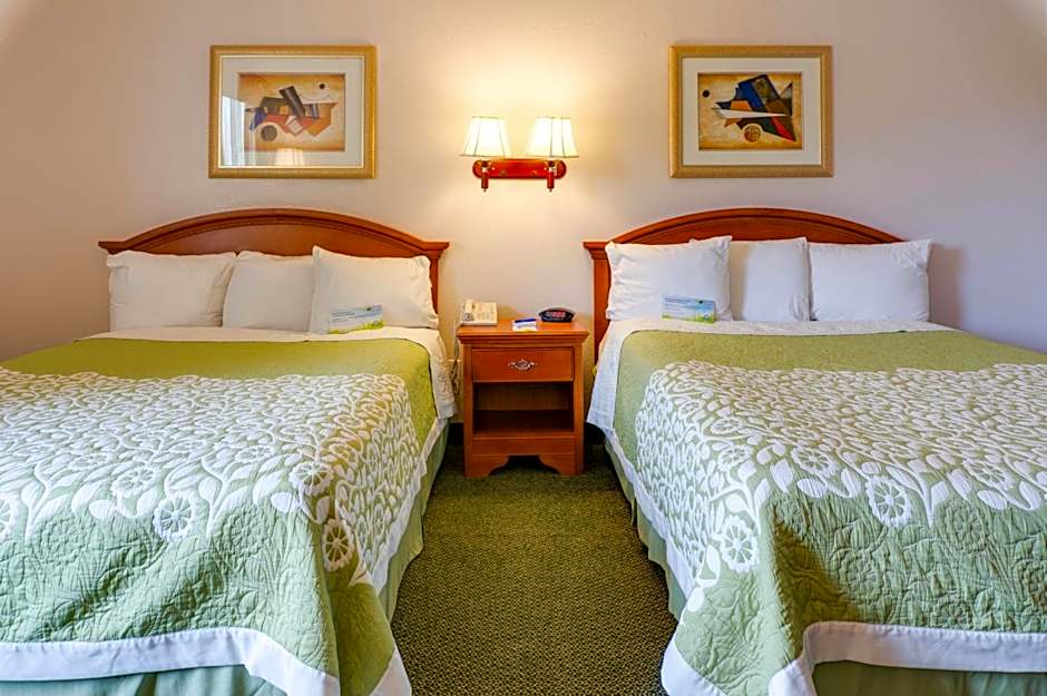 Days Inn & Suites by Wyndham Fullerton