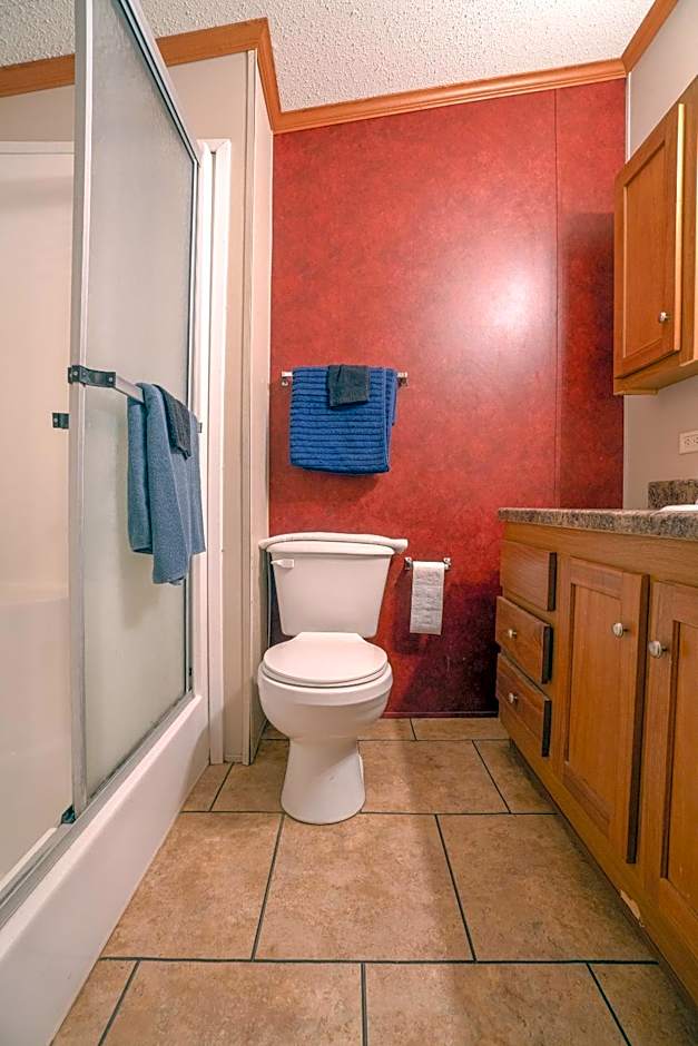 Grand Eagle Ford Lodge & RV Park