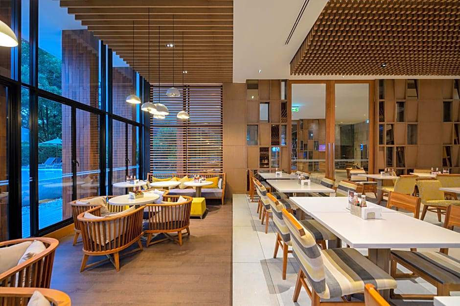 Holiday Inn Express Phuket Patong Beach Central By IHG