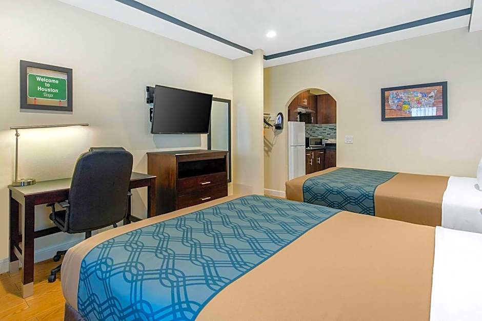 Econo Lodge Inn & Suites