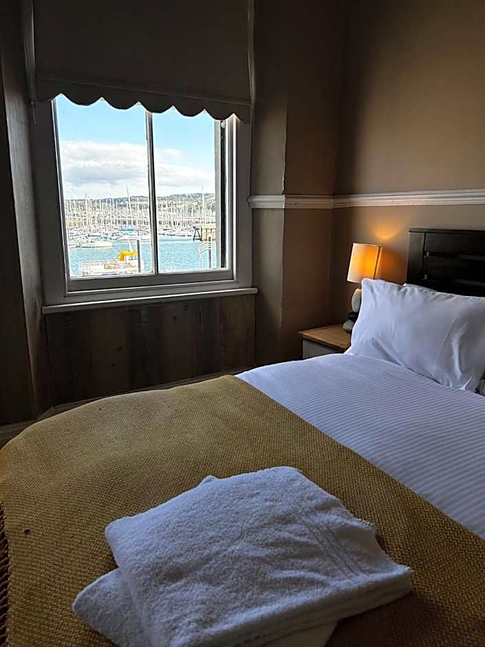 Admiral MacBride Bed & Breakfast