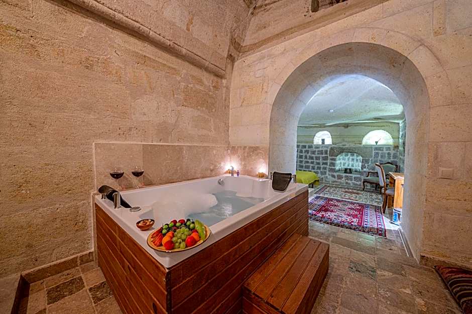 KAPALOS CAVE SUİTES