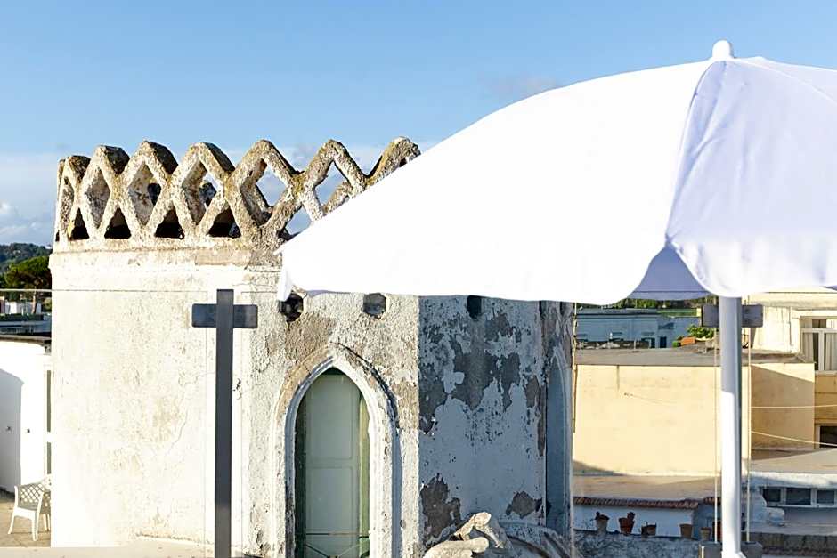 White 1903 - Rooftop Pool & Luxury Rooms