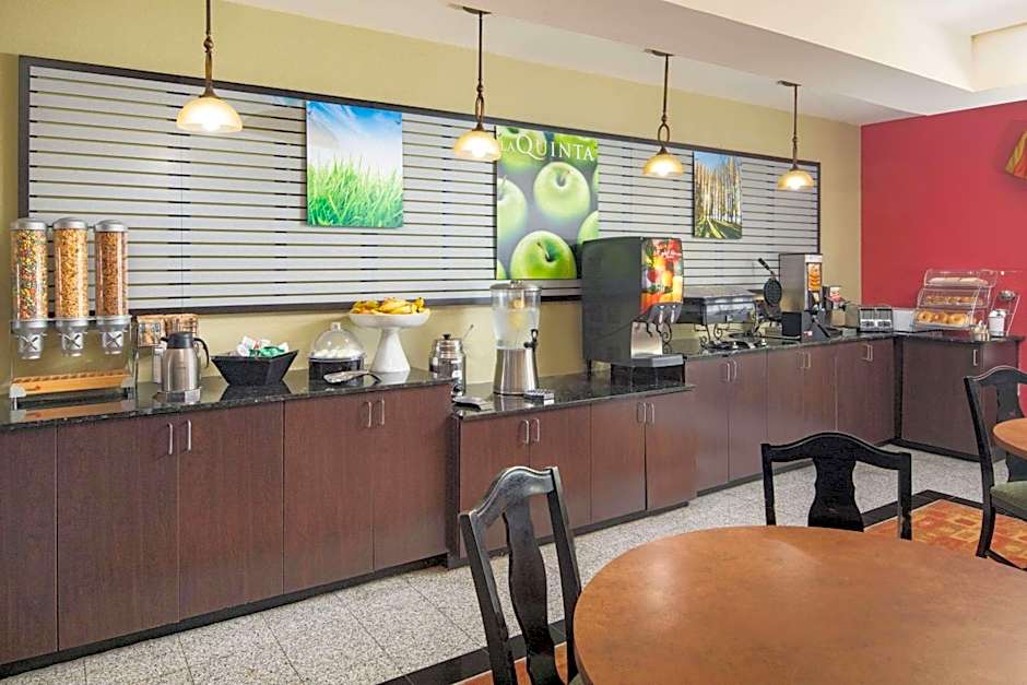 La Quinta Inn & Suites by Wyndham Union City