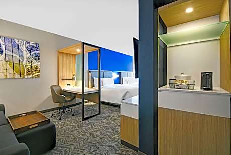 Suite, 2 Queen, Sofa bed, Trundle bed