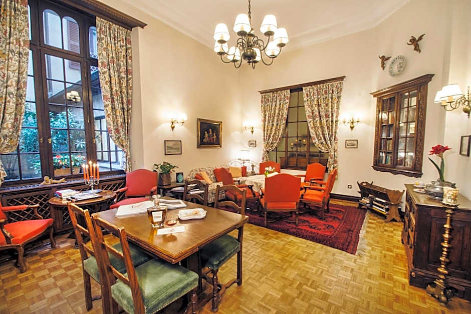 International au Lac Historic Lakeside Hotel