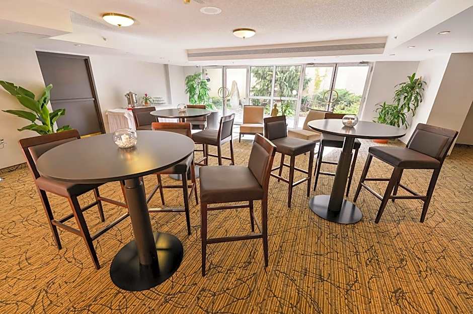 Holiday Inn Montreal Centre Ville Downtown By IHG