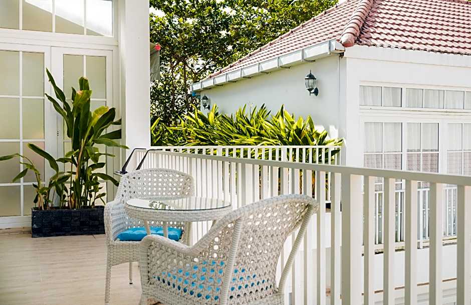 White Boutique Hotel and Restaurant