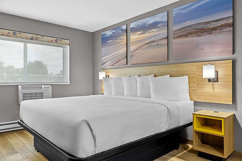 Days Inn by Wyndham La Crosse