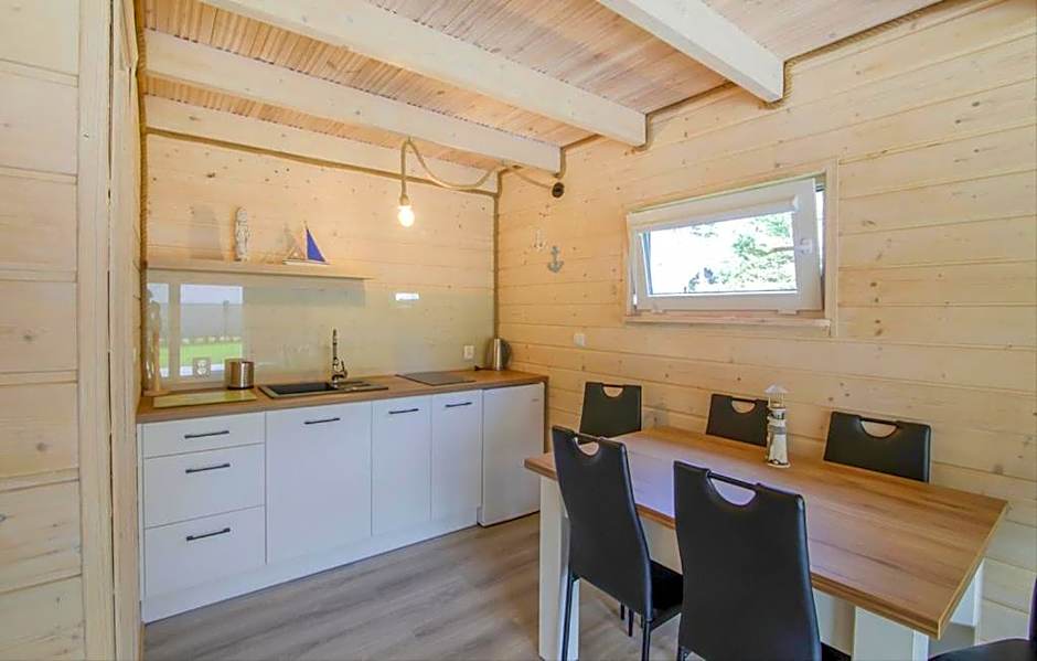 Ostoja Sosnowa Czarny Mlyn, kompleks dwóch domkow