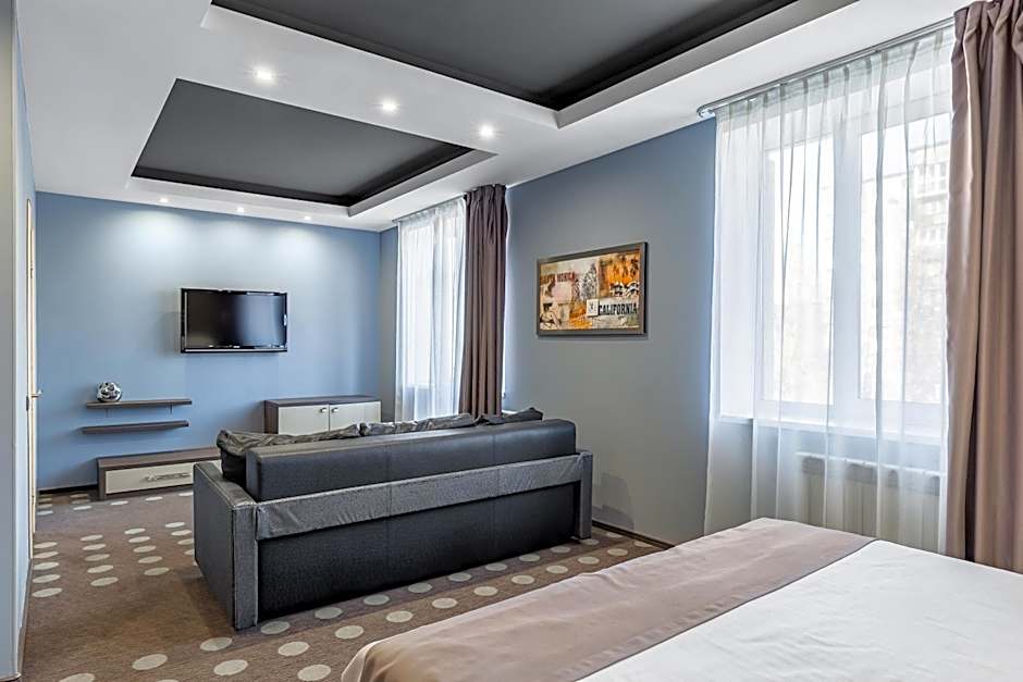 Photo 1 of 6 of Suite