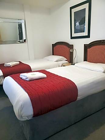 Twin Room with Private Bathroom