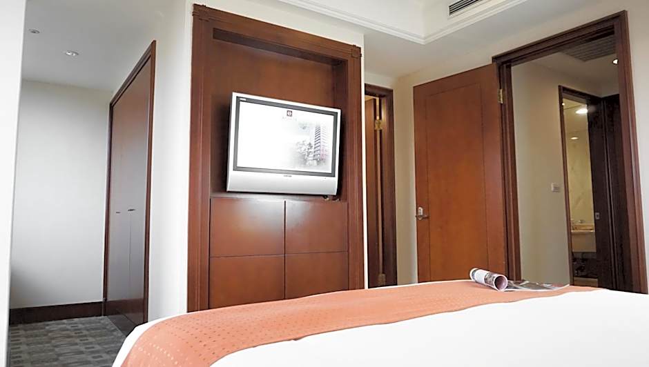 Photo 1 of 16 of Executive Suite