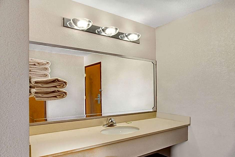 Super 8 by Wyndham West Memphis